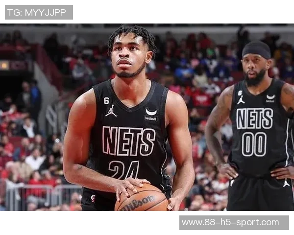 篮网官方宣布卡梅隆托马斯腿筋拉伤预计3到4周后重新评估恢复情况